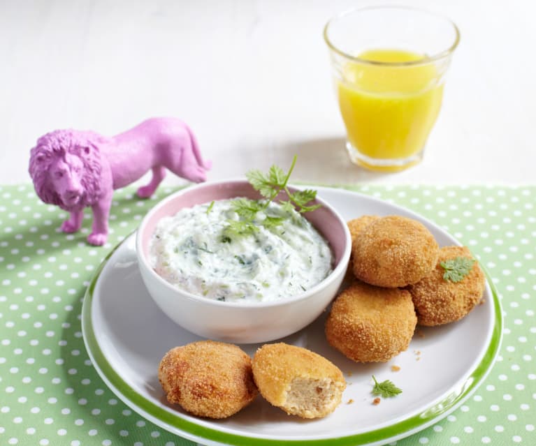 Nuggetsy z kurczaka z dipem ogórkowym Nuggetsy z kurczaka z dipem ogórkowym