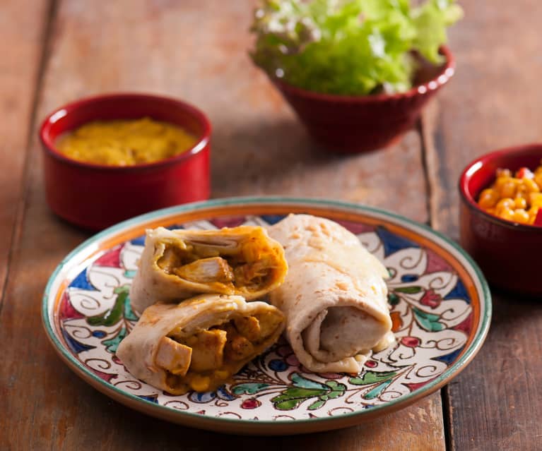 Tortille z kurczakiem i sosem curry Tortille z kurczakiem i sosem curry