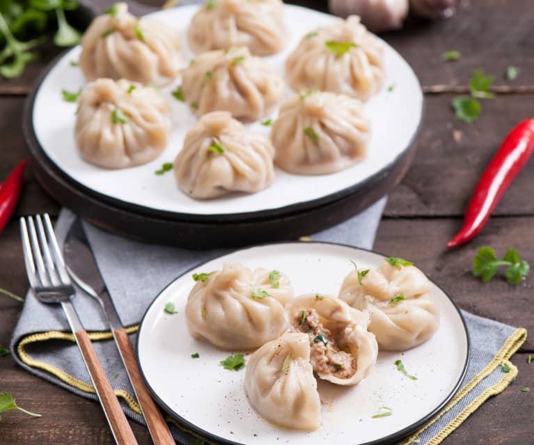 Chinkali z mięsem i kolendrą Chinkali z mięsem i kolendrą