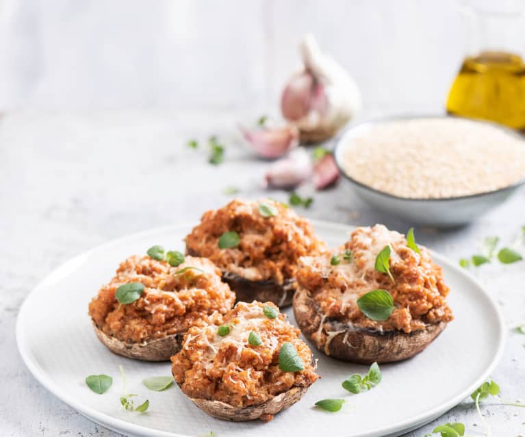 Pieczarki portobello faszerowane komosą ryżową i mielonym indykiem Pieczarki portobello faszerowane komosą ryżową i mielonym indykiem