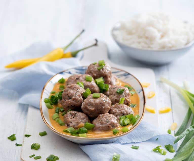 Klopsiki w sosie z batatów i mleka kokosowego Klopsiki w sosie z batatów i mleka kokosowego