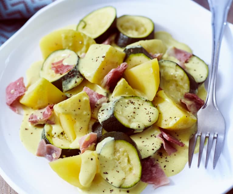 Ziemniaki z cukinią, szynką i sosem curry Ziemniaki z cukinią, szynką i sosem curry