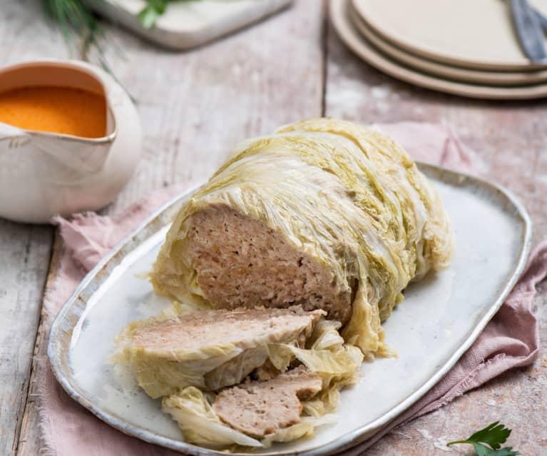 Rolada wieprzowa w kapuście z ziemniakami i sosem Rolada wieprzowa w kapuście z ziemniakami i sosem