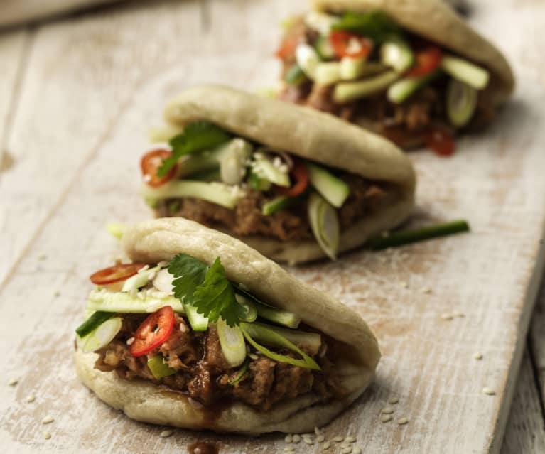 Bułeczki bao z resztkami mięsa z sosem Hoisin Bułeczki bao z resztkami mięsa z sosem Hoisin