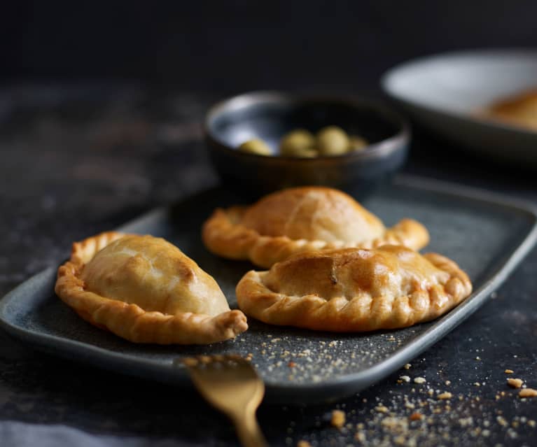 Empanadas z kurczakiem i jajkiem Empanadas z kurczakiem i jajkiem