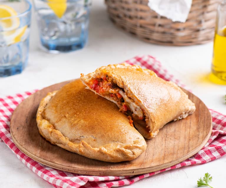 Orkiszowe calzone z wołowiną i warzywami Orkiszowe calzone z wołowiną i warzywami
