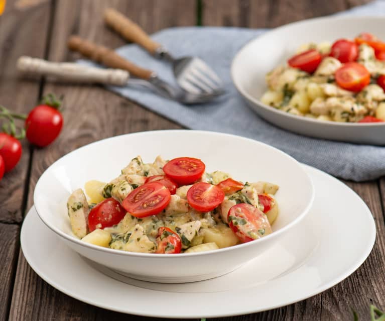 Gnocchi w sosie szpinakowym z kurczakiem Gnocchi w sosie szpinakowym z kurczakiem