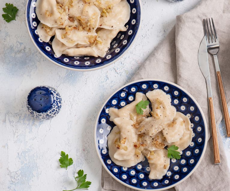 Pierogi z mięsem z rosołu i kiszoną kapustą Pierogi z mięsem z rosołu i kiszoną kapustą