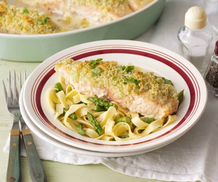 Łosoś w migdałowej panierce z tagliatelle ze szparagami Łosoś w migdałowej panierce z tagliatelle ze szparagami