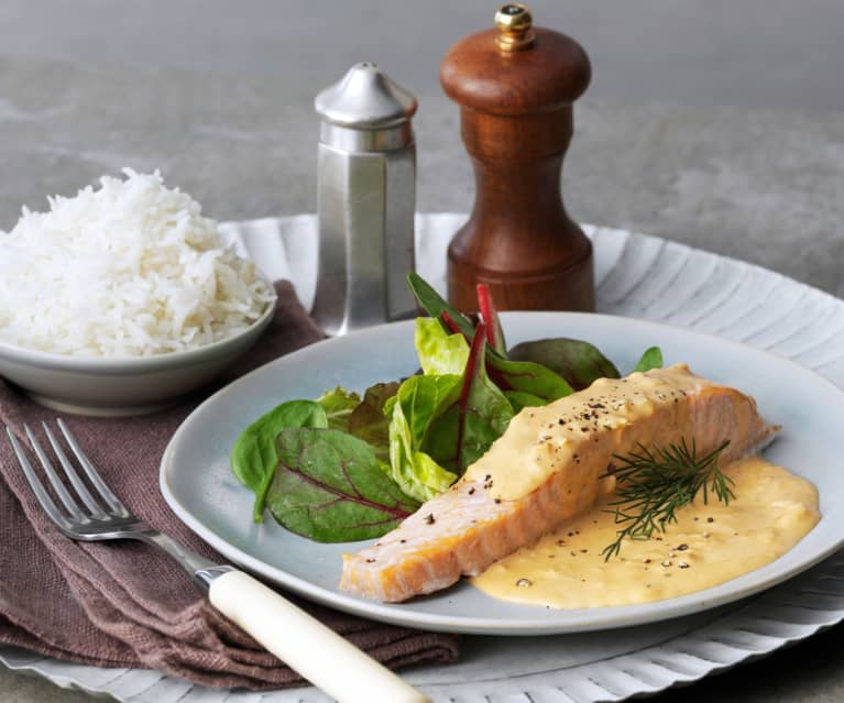 Łosoś z ryżem basmati i sosem koperkowym Łosoś z ryżem basmati i sosem koperkowym