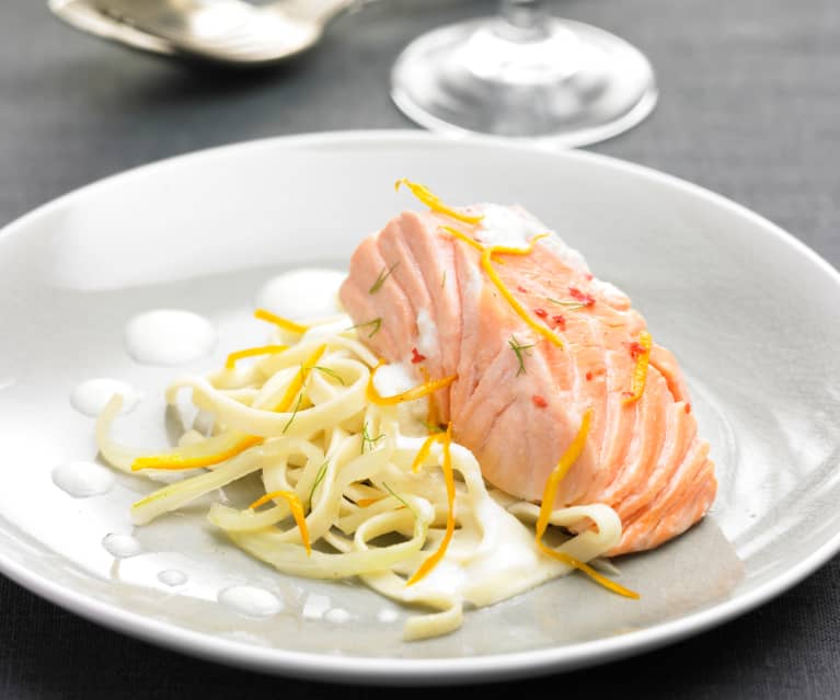 Łosoś w sosie z fenkułu z pomarańczą Łosoś w sosie z fenkułu z pomarańczą