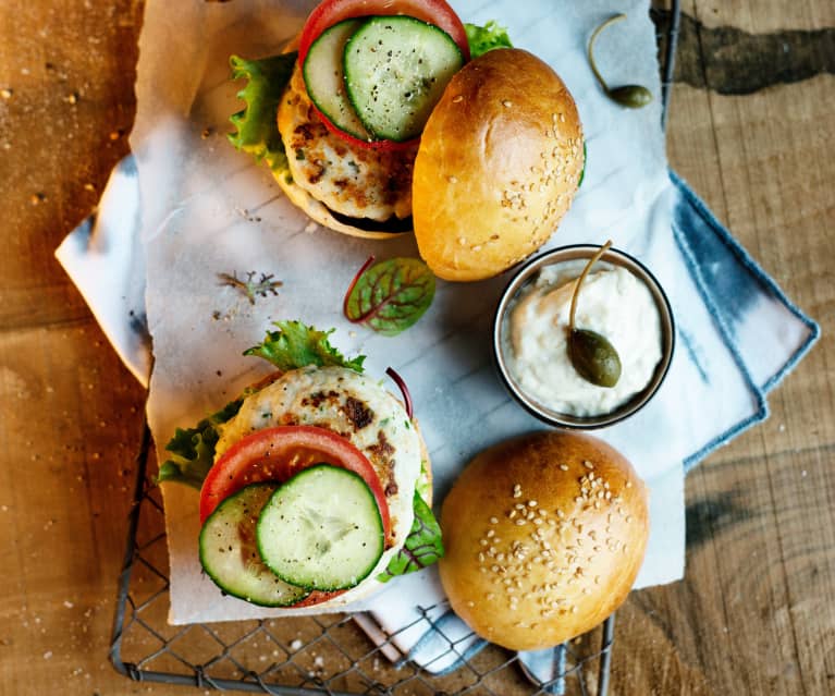 Burgery rybne z majonezem kaparowo-limonkowym Burgery rybne z majonezem kaparowo-limonkowym