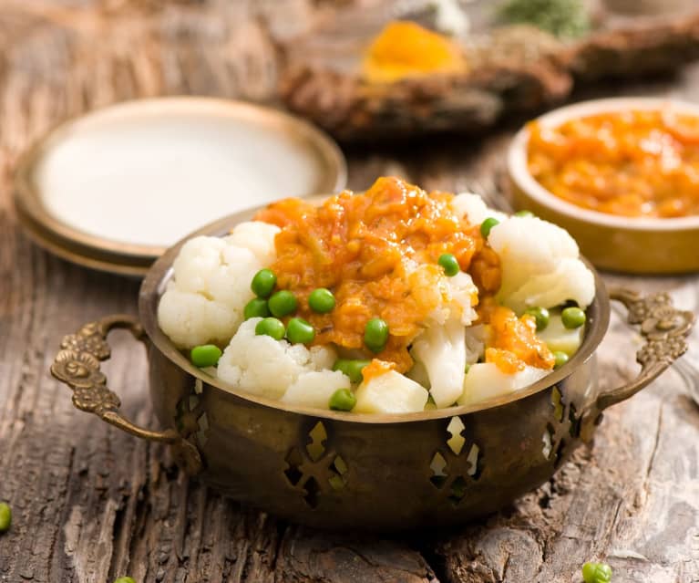 Wegetariańskie curry ziemniaczane z kalafiorem (aloo gobi) Wegetariańskie curry ziemniaczane z kalafiorem (aloo gobi)