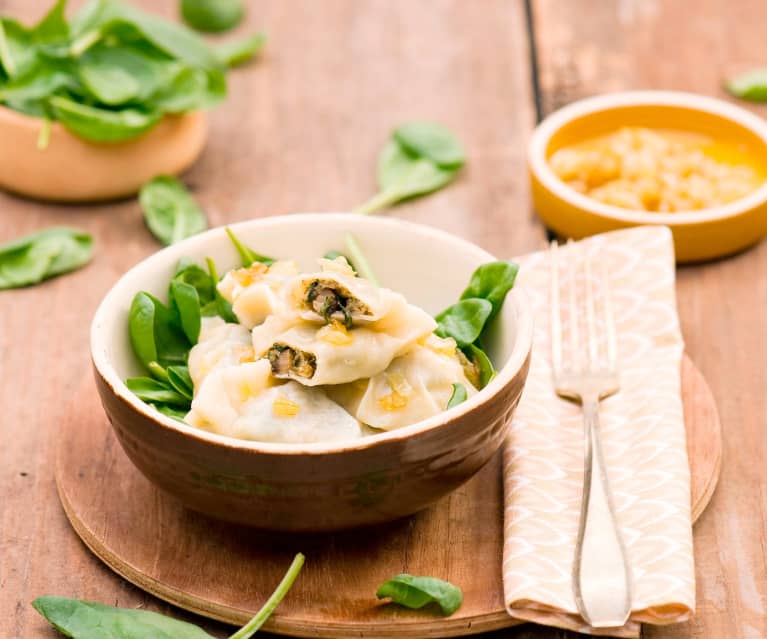 Pierogi z grzybami i szpinakiem Pierogi z grzybami i szpinakiem