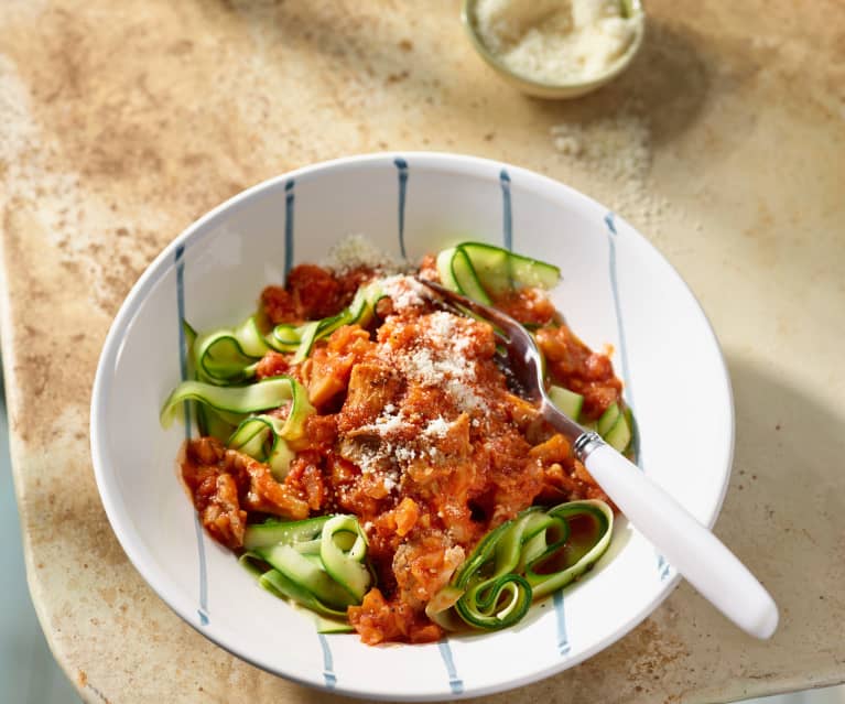 Bolognese z boczniaków z cukiniowym makaronem Bolognese z boczniaków z cukiniowym makaronem