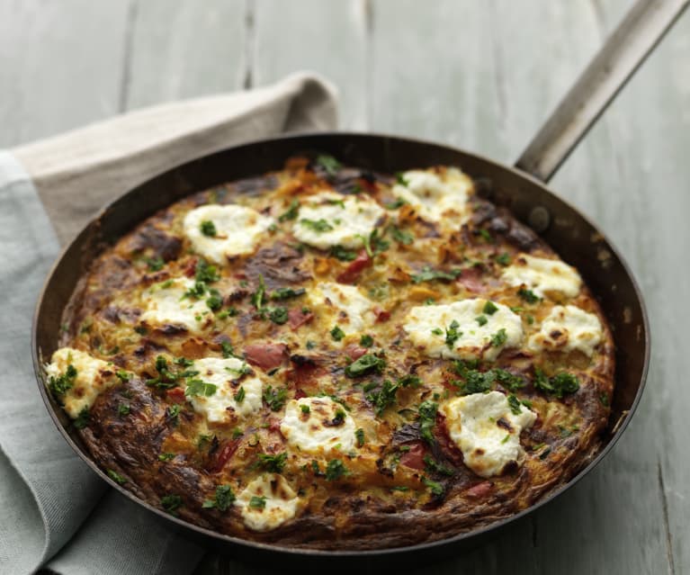 Frittata z batatem, cukinią i kozim twarogiem Frittata z batatem, cukinią i kozim twarogiem