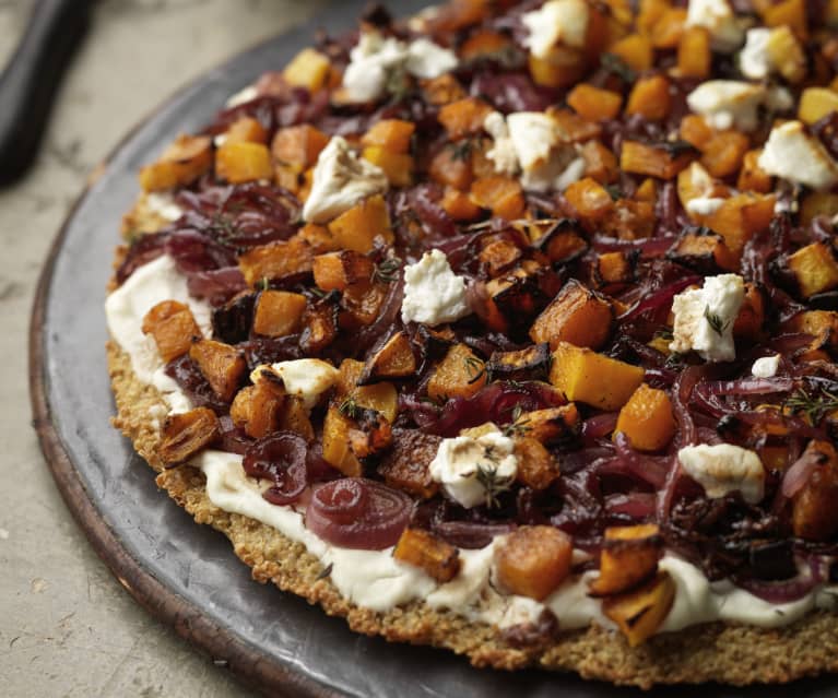 Tarta z komosy ryżowej z serem kozim i karmelizowaną cebulą Tarta z komosy ryżowej z serem kozim i karmelizowaną cebulą