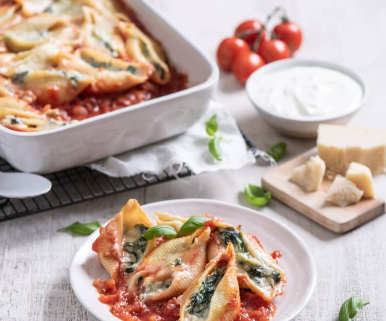 Muszle makaronowe z pszenicy durum faszerowane ricottą i szpinakiem Muszle makaronowe z pszenicy durum faszerowane ricottą i szpinakiem