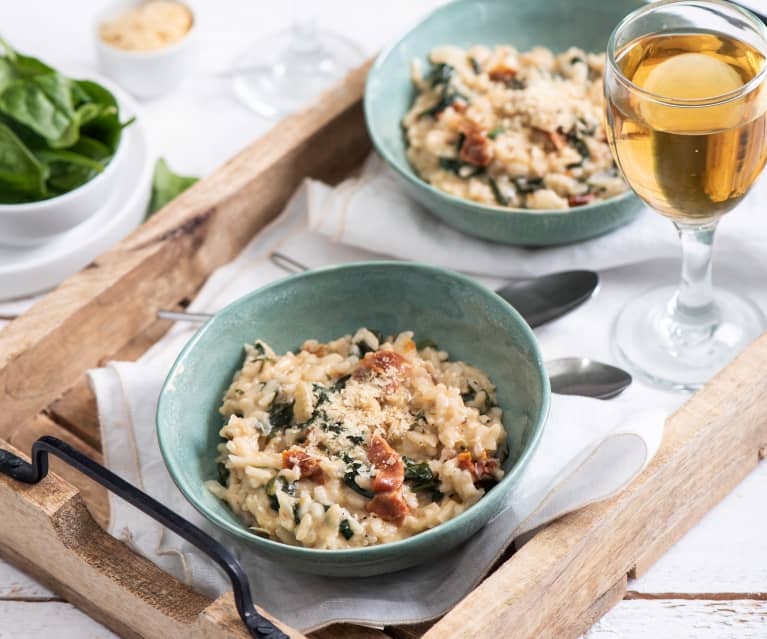 Risotto ze szpinakiem i z suszonymi pomidorami Risotto ze szpinakiem i z suszonymi pomidorami