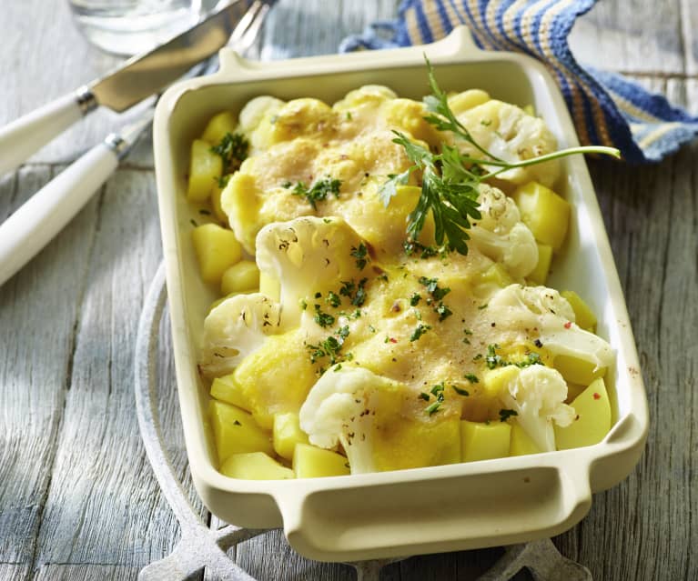 Zapiekanka ziemniaczana z kalafiorem i parmezanem Zapiekanka ziemniaczana z kalafiorem i parmezanem