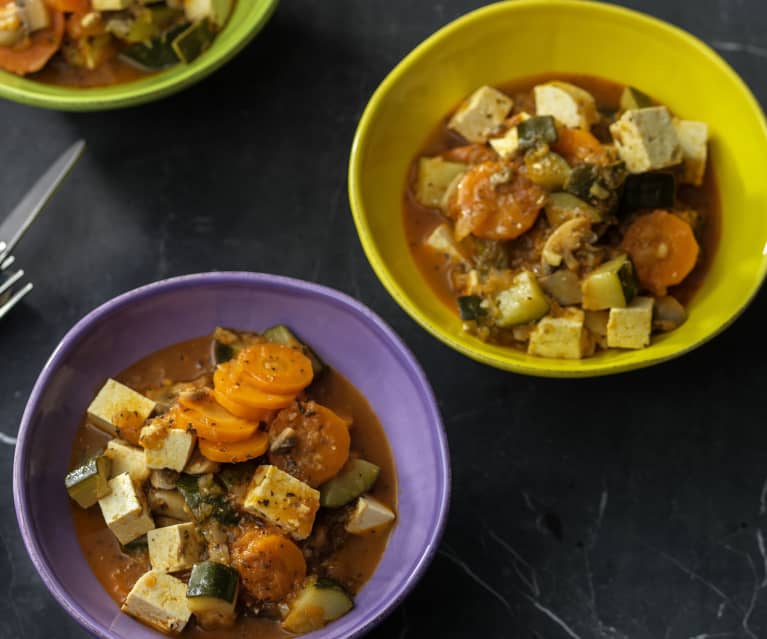 Wegetariański gulasz z tofu Wegetariański gulasz z tofu