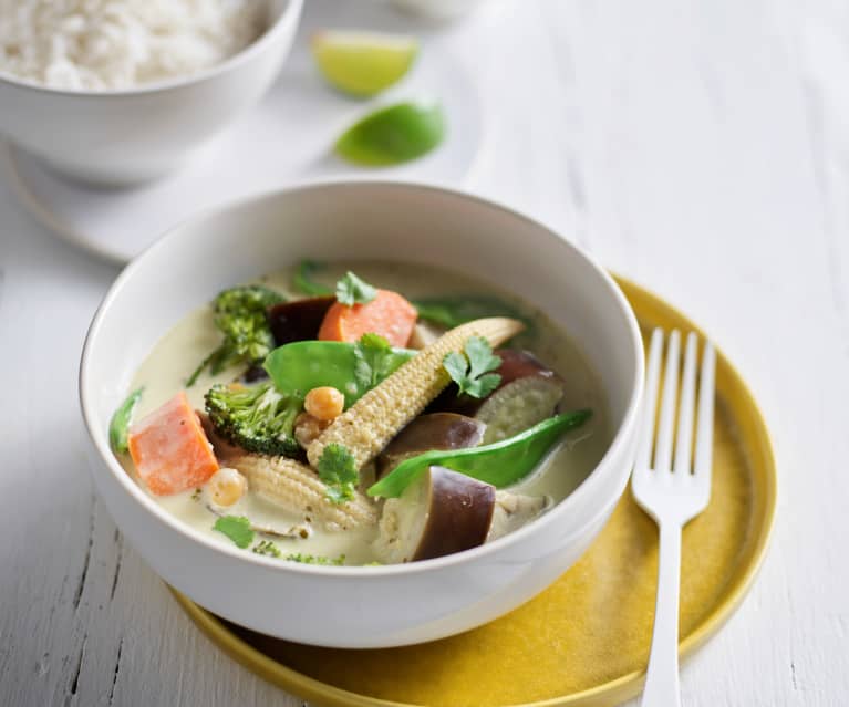 Wegetariańskie zielone curry z ryżem Wegetariańskie zielone curry z ryżem