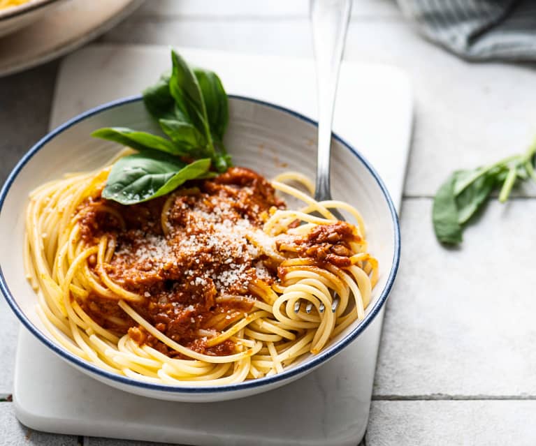 Spaghetti z sosem bolognese z orzechów Spaghetti z sosem bolognese z orzechów