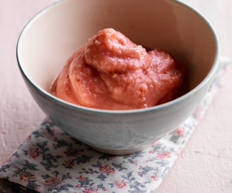 Wegańskie lody truskawkowe Wegańskie lody truskawkowe