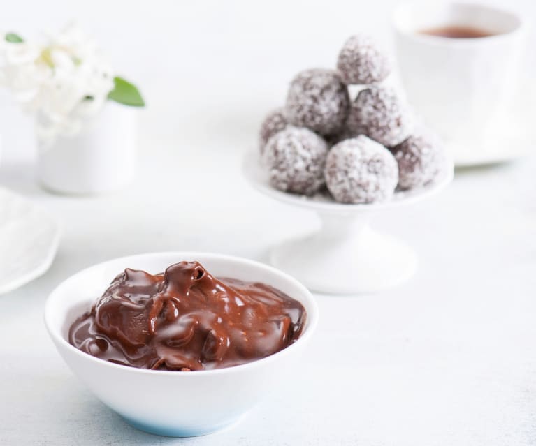 Ganache z mlecznej czekolady z korzenną przyprawą Ganache z mlecznej czekolady z korzenną przyprawą