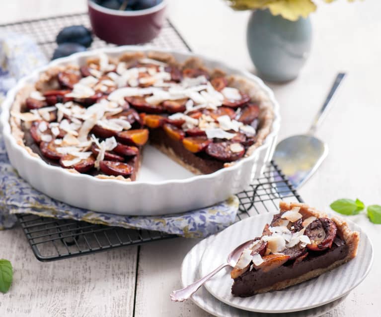 Wegańska bezglutenowa tarta ze śliwkami bez pieczenia Wegańska bezglutenowa tarta ze śliwkami bez pieczenia