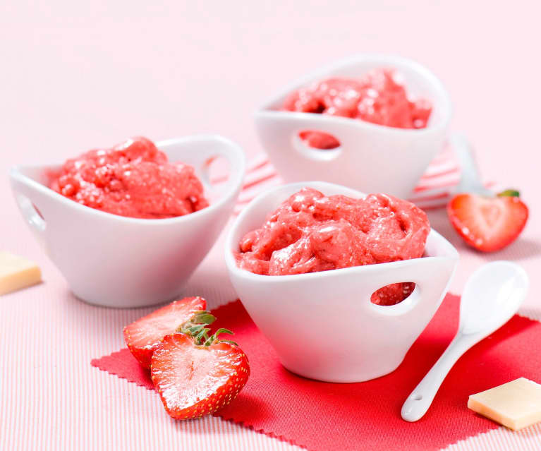 Lody truskawkowe z białą czekoladą Lody truskawkowe z białą czekoladą
