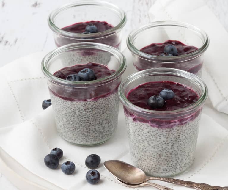 Pudding chia z galaretką borówkową Pudding chia z galaretką borówkową