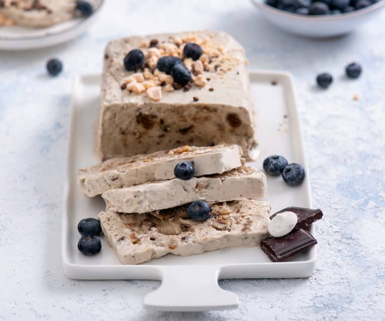 Chałwowe parfait z bakaliami Chałwowe parfait z bakaliami