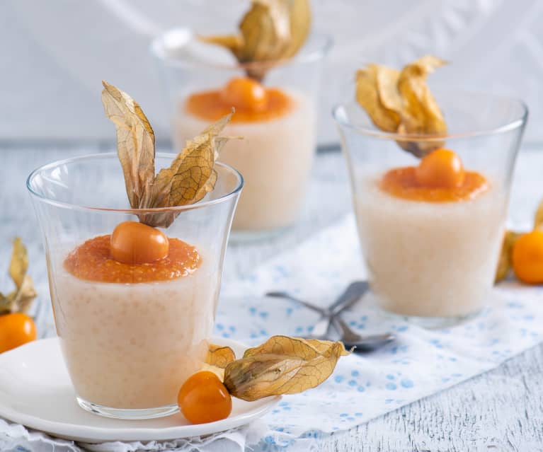 Pudding z tapioki i mus z miechunki peruwiańskiej Pudding z tapioki i mus z miechunki peruwiańskiej