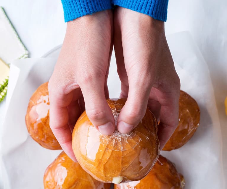 Pączki (bomby) z kremem waniliowym w karmelowej skorupce Pączki (bomby) z kremem waniliowym w karmelowej skorupce