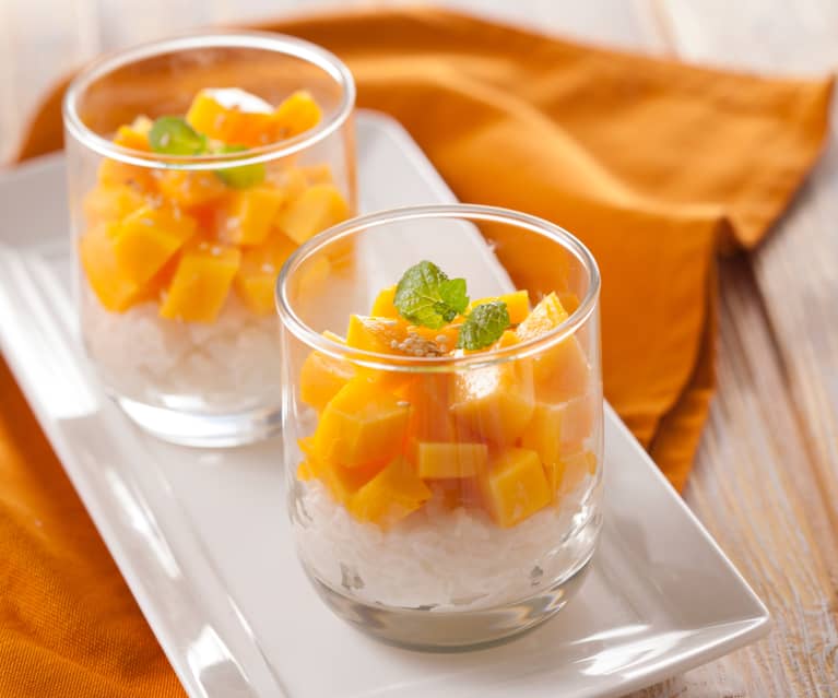 Kleisty ryż z mleczkiem kokosowym i mango (mango sticky rice) Kleisty ryż z mleczkiem kokosowym i mango (mango sticky rice)