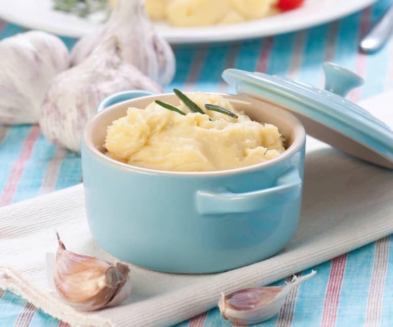 Purée z ziemniaków i pieczonego czosnku Purée z ziemniaków i pieczonego czosnku