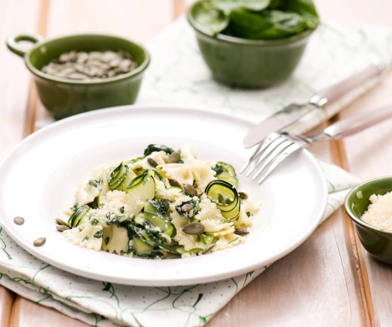Farfalle z tagliatelle z cukinii w sosie z mascarpone Laury Drost Farfalle z tagliatelle z cukinii w sosie z mascarpone Laury Drost