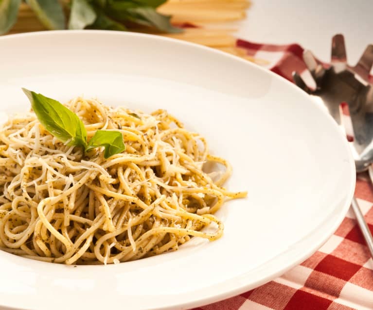 Spaghetti z cytrusowym pesto Spaghetti z cytrusowym pesto
