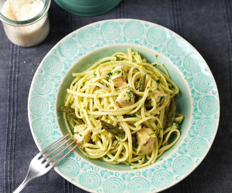 Spaghetti z kurczakiem i szparagami Spaghetti z kurczakiem i szparagami