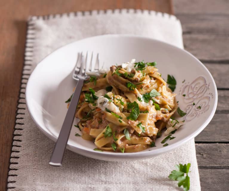Tagliatelle z wołowiną i gorgonzolą Tagliatelle z wołowiną i gorgonzolą