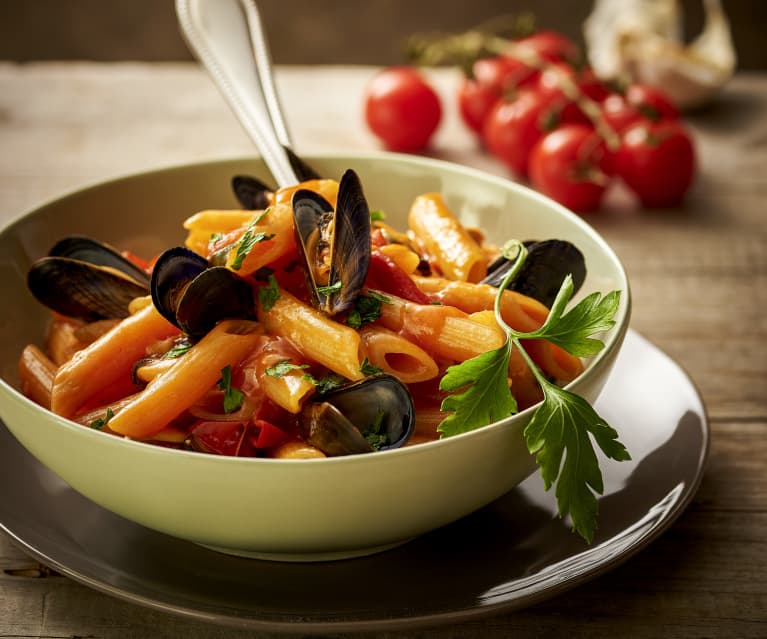 Makaron penne z małżami Makaron penne z małżami