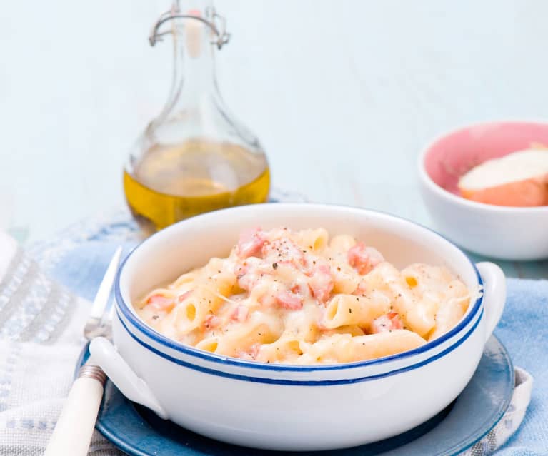 Makaron a'la carbonara Makaron a'la carbonara