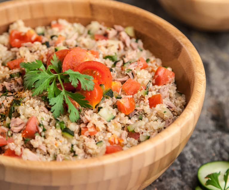 Tabbouleh z komosą ryżową i tuńczykiem Tabbouleh z komosą ryżową i tuńczykiem