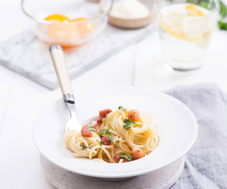 Spaghetti carbonara na samych żółtkach Spaghetti carbonara na samych żółtkach