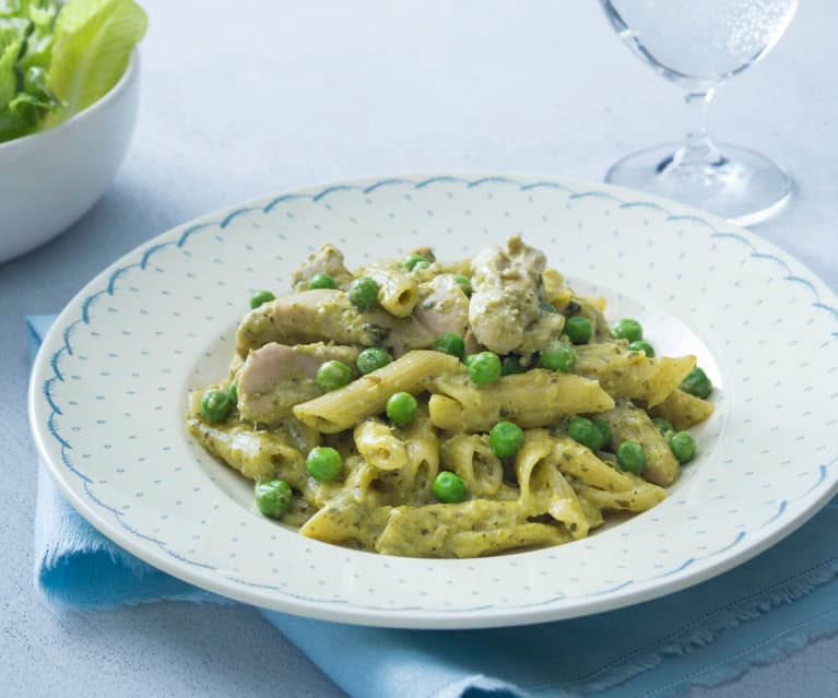 Kurczak z makaronem i pesto Kurczak z makaronem i pesto