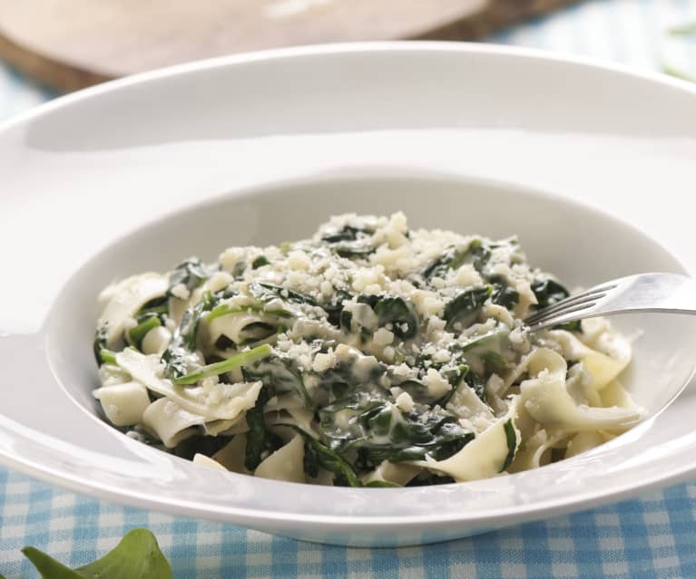 Tagliatelle ze szpinakiem Tagliatelle ze szpinakiem