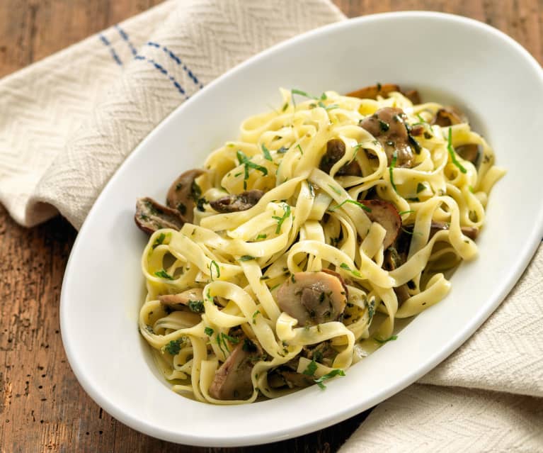 Tagliatelle z duszonymi grzybami Tagliatelle z duszonymi grzybami