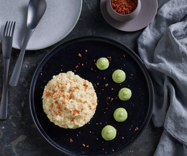 Szafranowe risotto z pianką cukiniową i pudrem z boczku Szafranowe risotto z pianką cukiniową i pudrem z boczku
