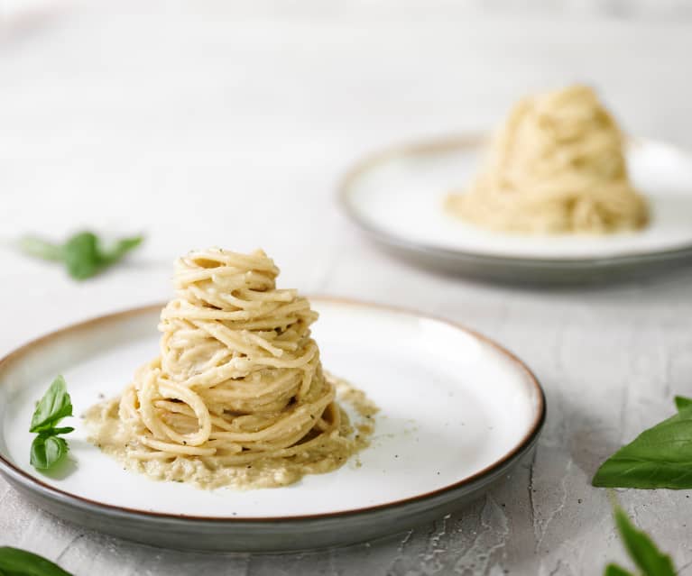Spaghetti z kremowym sosem z bakłażana Spaghetti z kremowym sosem z bakłażana
